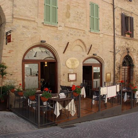 Oro Rosso Hotel Ristorante Montefalco Bagian luar foto