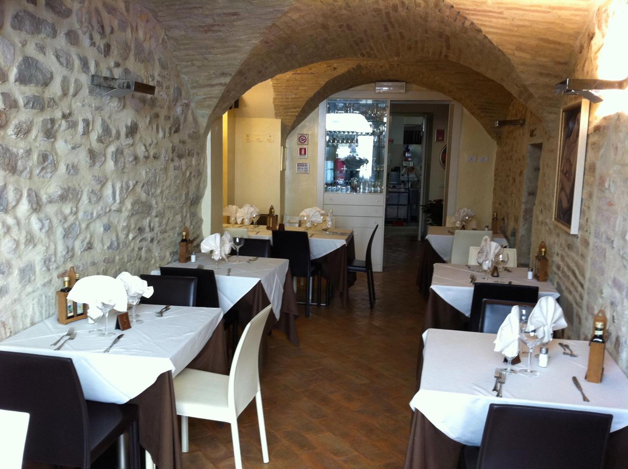 Oro Rosso Hotel Ristorante Montefalco Bagian luar foto