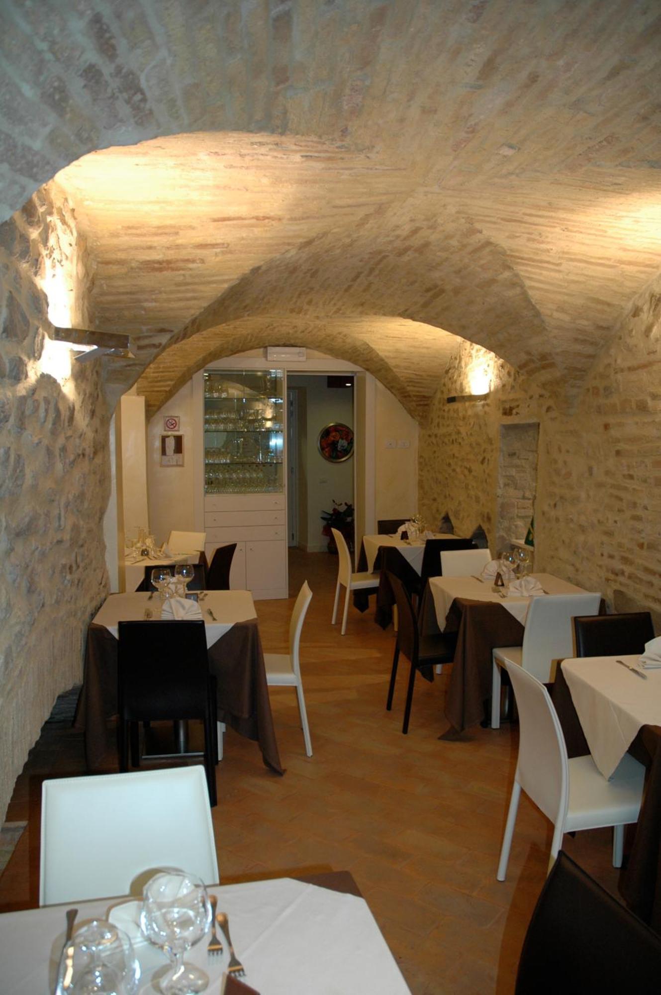 Oro Rosso Hotel Ristorante Montefalco Bagian luar foto